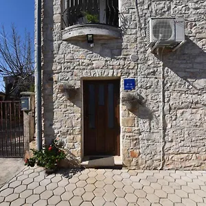 Apartment Nona, Tar-Vabriga